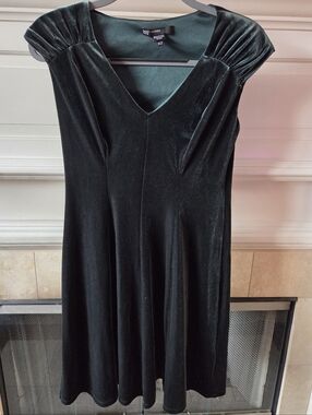 Maggy London Petite Deep Green Velvet Fit & Flare Midi Dress Size 2P